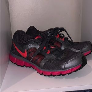 COPY - Women’s Nike sneakers 💗